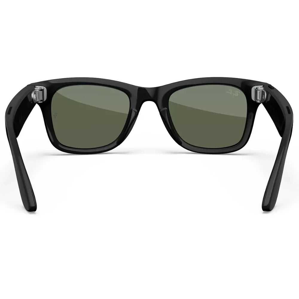Gafas de sol inteligentes Ray-Ban Meta Wayfarer (Gen 2) en negro brillante y lentes verdes, vista trasera, mostrando los componentes de audio.