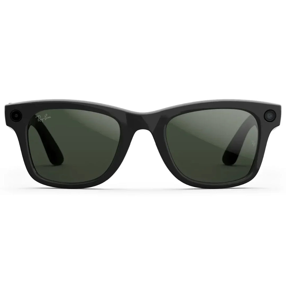 Primer plano frontal de las gafas de sol inteligentes Ray-Ban Meta Wayfarer (Gen 2) con montura negra y lentes de sol oscuras y tecnología integrada.