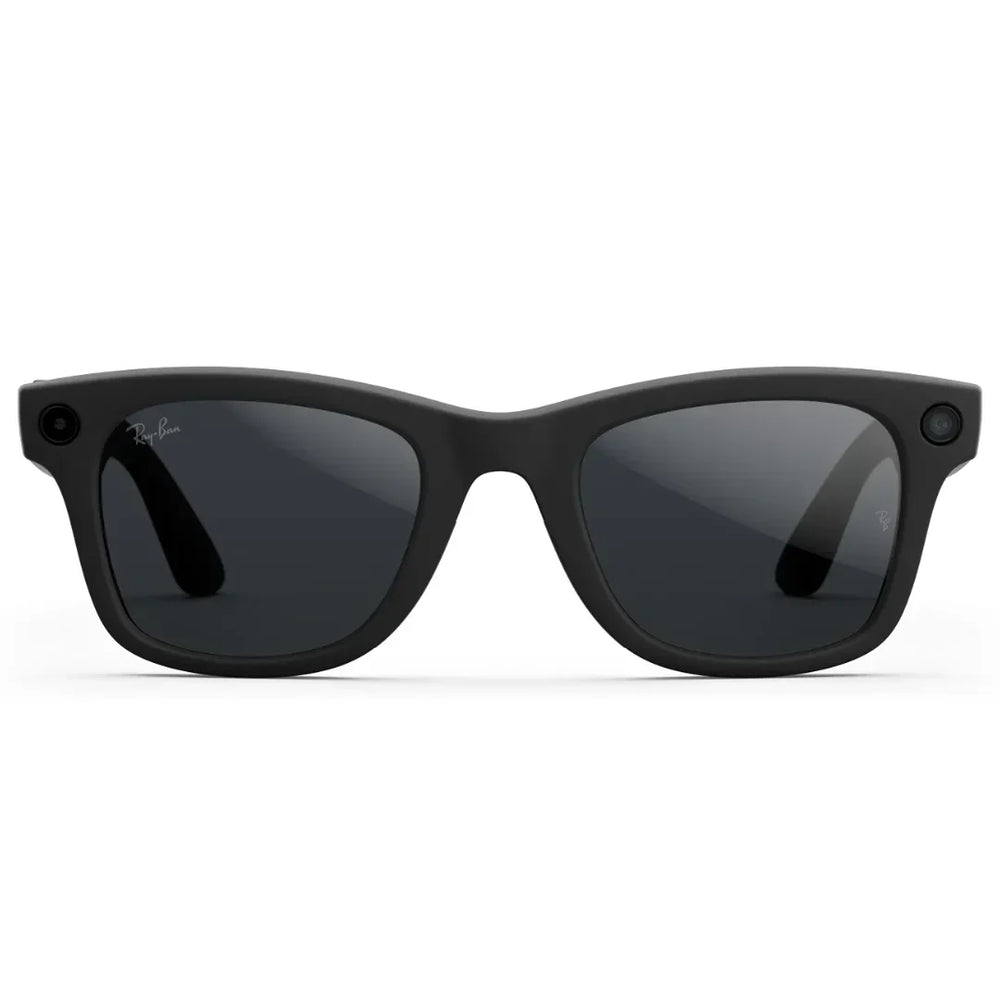 Primer plano frontal de las gafas de sol inteligentes Ray-Ban Meta Wayfarer (Gen 2) con montura negra mate y lentes oscuras polarizadas.