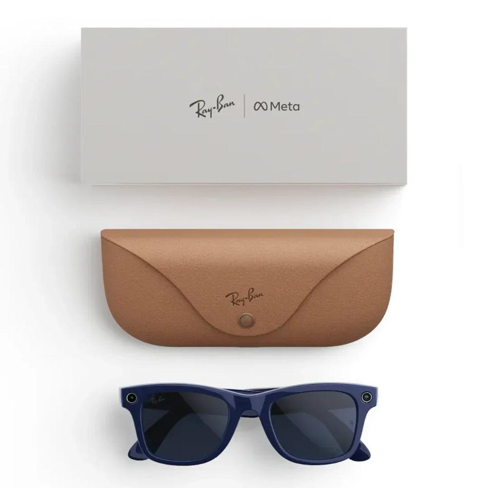 Contenido de la caja de las Ray-Ban Meta Wayfarer: gafas de sol azul cósmico, estuche de carga marrón claro y la caja de presentación de la marca